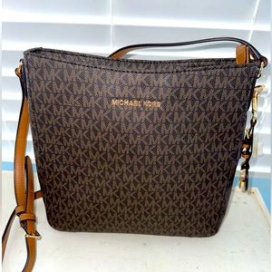 Michael Kors Crossbody Messenger Style